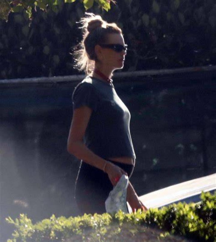 Behati Prinsloo in Maui