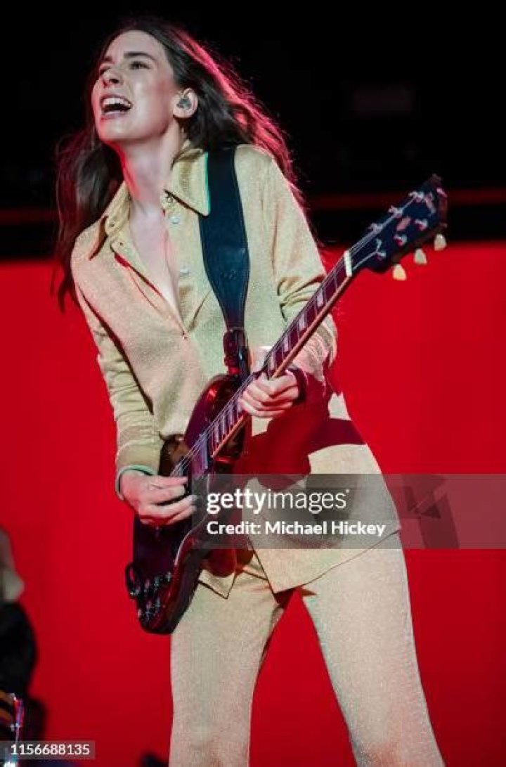 Haim Performs