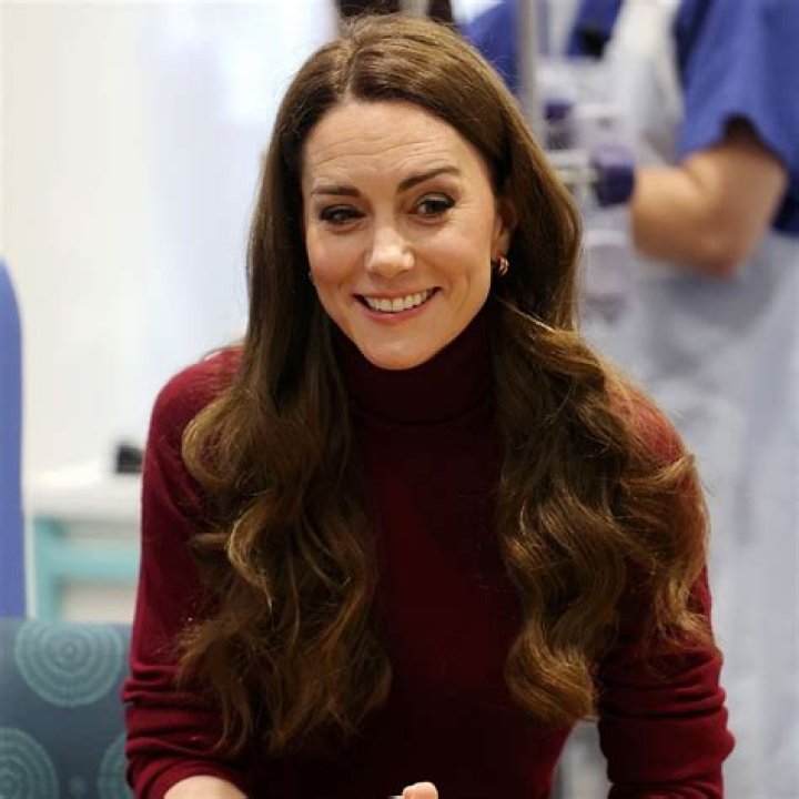 Kate Middleton has virtually no baby bump in new pics