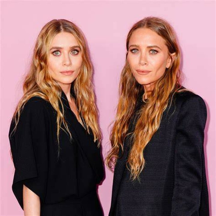 Mary Kate Olsen & Ashley Olsen