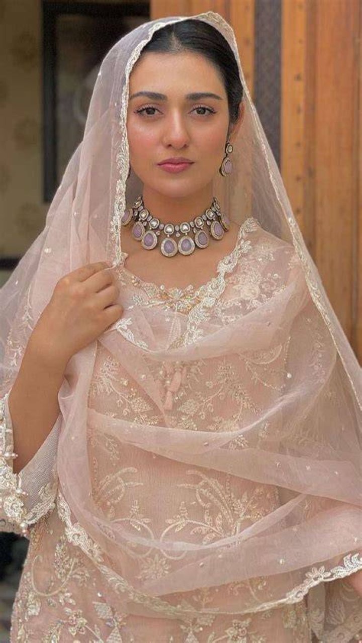 Sara Khan Sara Khan