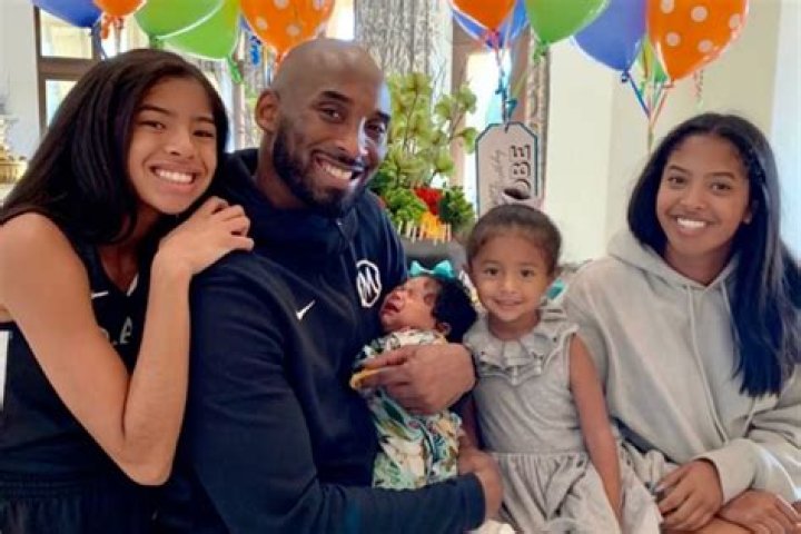 Vanessa & Kobe Bryant with their daughters