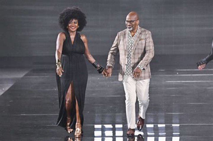 Viola Davis & Genesis share a kiss