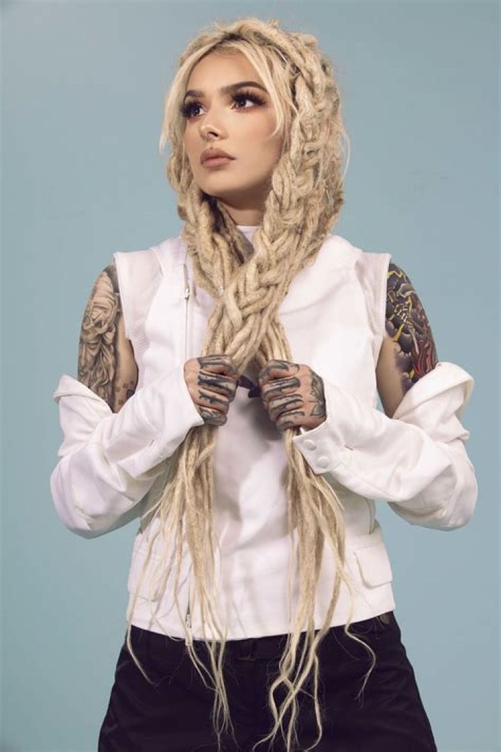 Zhavia